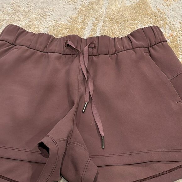 Lululemon On The Fly Short 2.5" Womens size 6 Cherry Cola in GUC - Picture 4 of 7